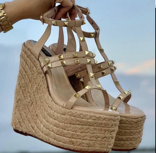 Beige woven platform heels with handcrafted details