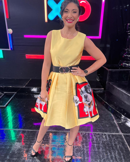 Classic yellow dress with bulldog pocket design